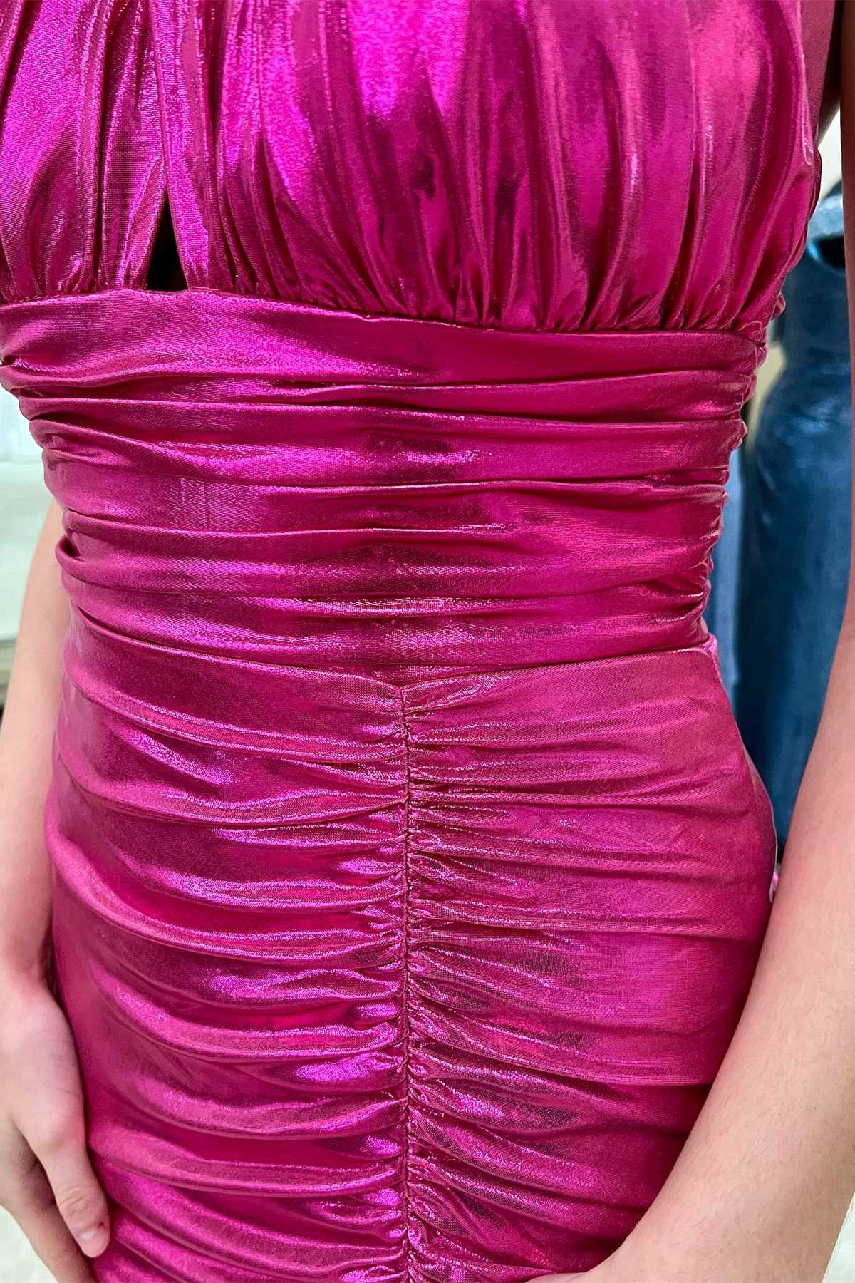 Robe de soirée courte à dos nu et froncée