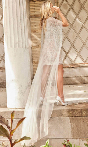 Vestido de novia con cuello alto y cuentas