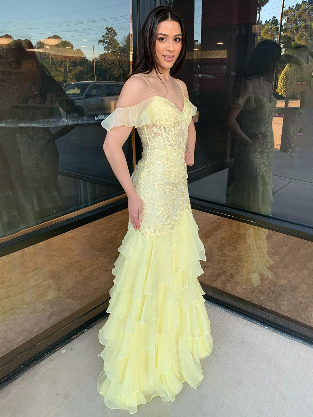 Kalel | Robe de bal sirène à manches froides en dentelle rouge à volants 