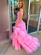 Kashi | Vestido de fiesta de tul color champán con hombros descubiertos y apliques