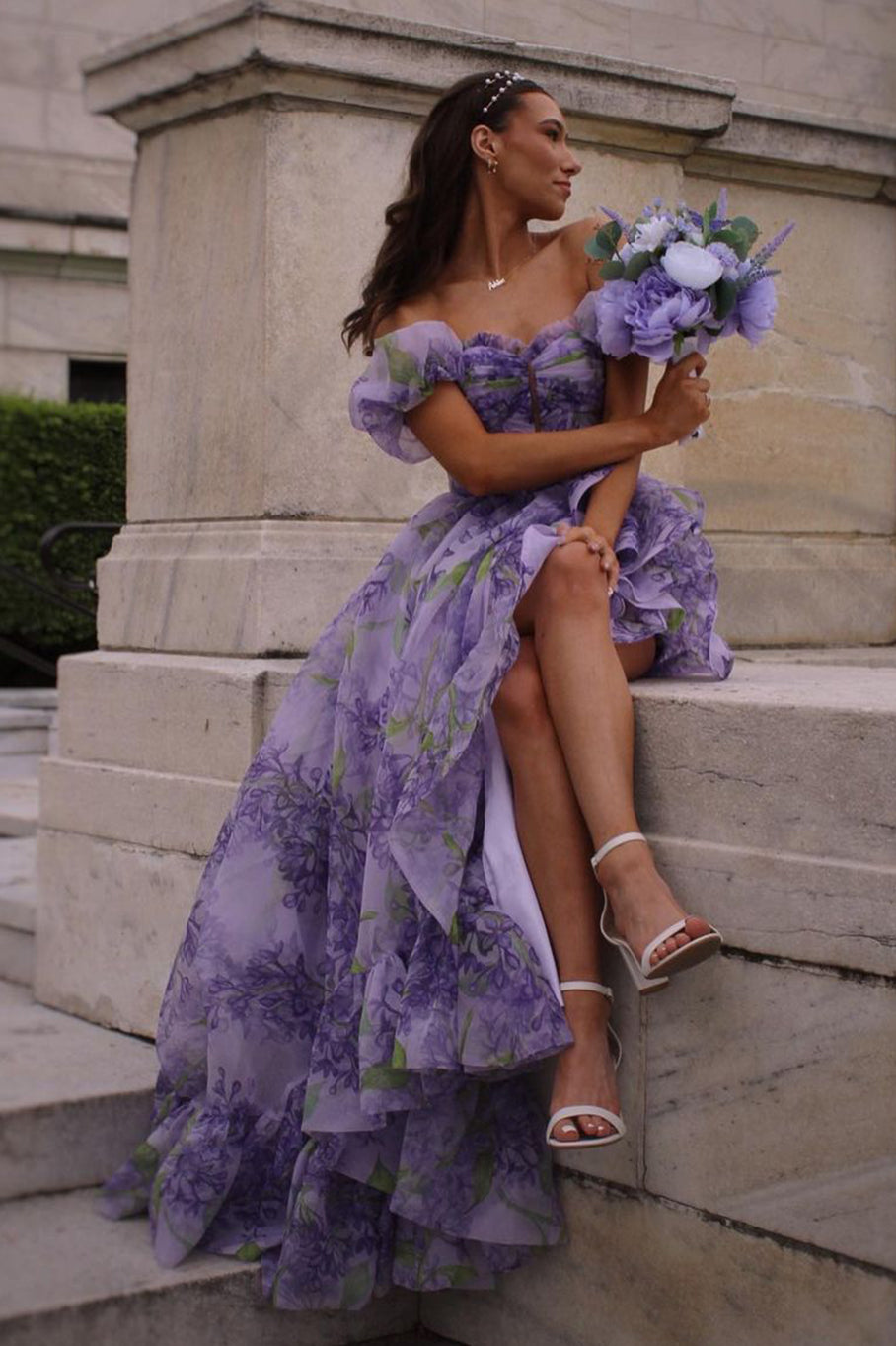 Kay | Vestido de graduación floral sin tirantes, corte en A, con mangas desmontables