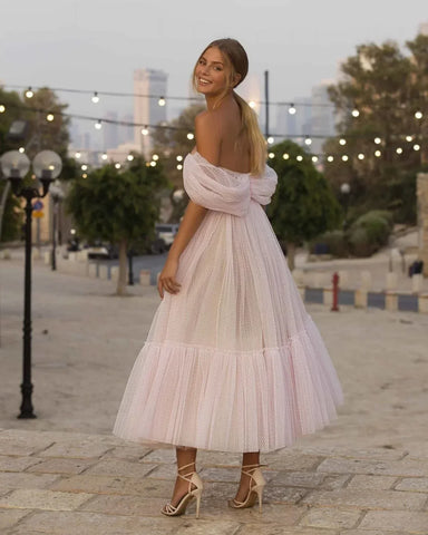 Robe de bal trapèze en tulle, décolleté cœur, longueur thé