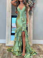 Kiran | Robe de bal longue sirène en satin, col V et jupe à volants