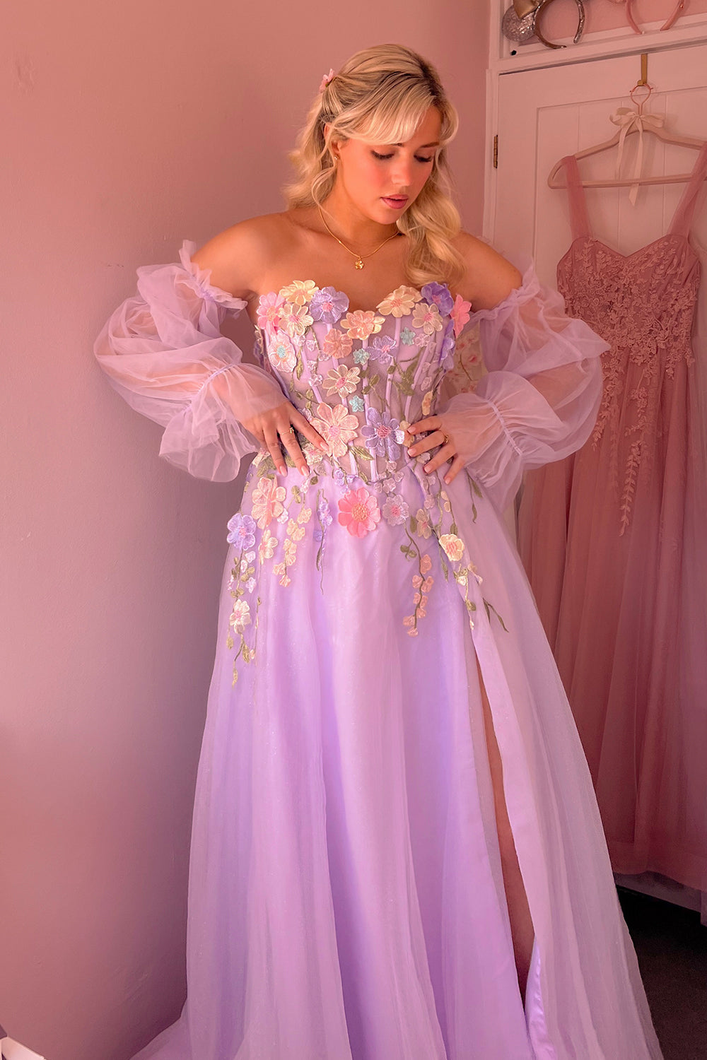 Kylena | Robe de bal bustier en tulle lavande, coupe trapèze, ornée de fleurs 3D