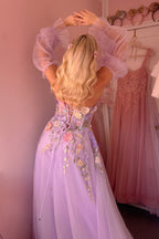 Kylena | Robe de bal bustier en tulle lavande, coupe trapèze, ornée de fleurs 3D
