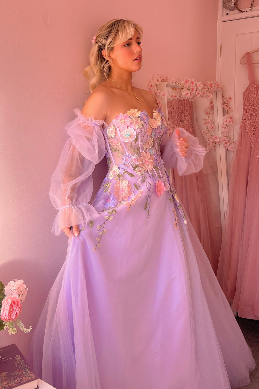Kylena | Robe de bal bustier en tulle lavande, coupe trapèze, ornée de fleurs 3D