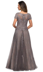 Robe de soirée trapèze à appliqués floraux