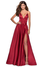 Robe de bal junior en satin à décolleté en V profond
