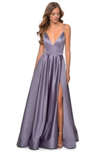 Robe de bal junior en satin à décolleté en V profond