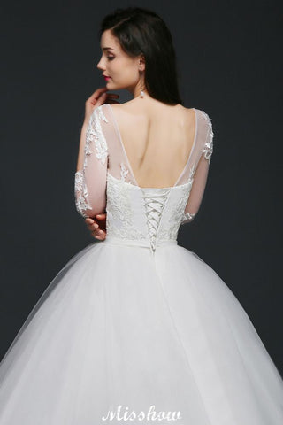 Vestido de novia de tul con escote redondo y apliques de encaje