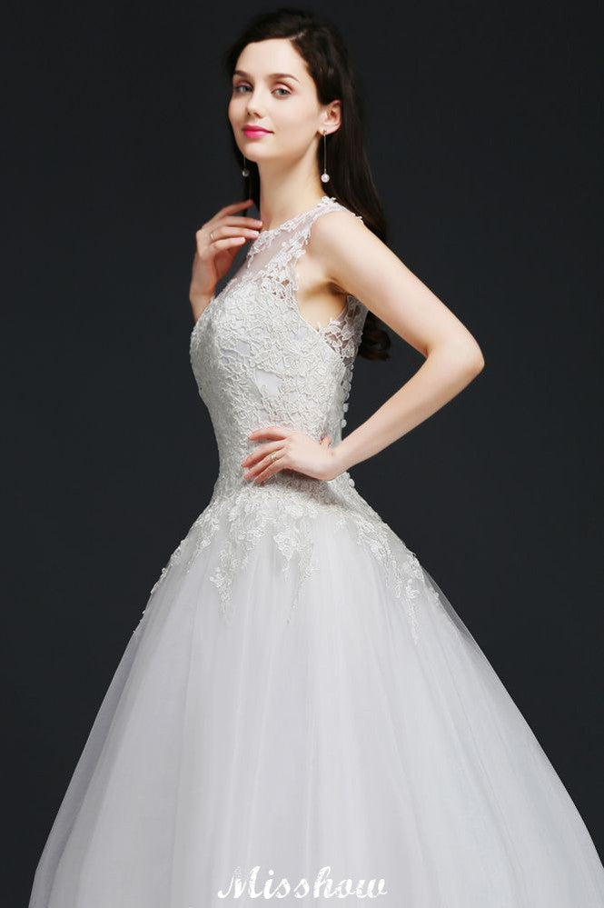 Robe de mariée en tulle avec appliques en dentelle