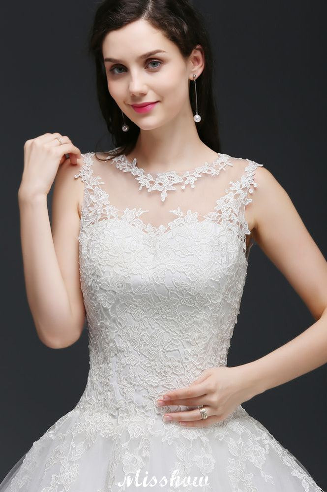 Robe de mariée en tulle avec appliques en dentelle