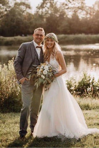 Vestido de novia minimalista con corpiño de encaje, falda de tul y espalda descubierta WD439 