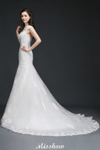 Vestido de novia elegante de sirena con encaje y joyas