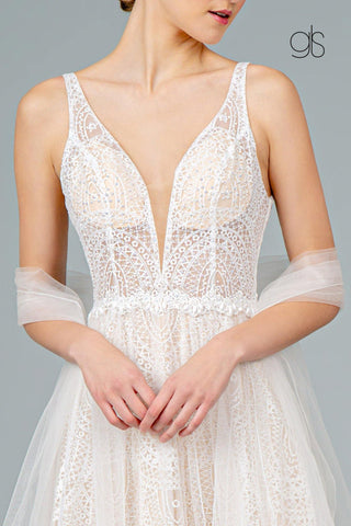 Vestido de novia largo con capas de encaje y malla