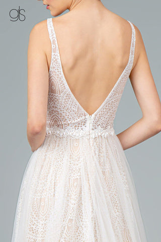 Vestido de novia largo con capas de encaje y malla