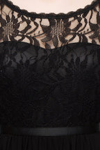Robes de demoiselle d'honneur courtes en mousseline de soie à décolleté arrondi et haut en dentelle