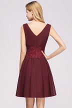 Robe de demoiselle d'honneur mini sans manches à col en V en dentelle, coupe trapèze, en mousseline, pour le bal de fin d'année