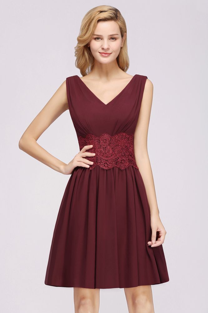 Robe de demoiselle d'honneur mini sans manches à col en V en dentelle, coupe trapèze, en mousseline, pour le bal de fin d'année