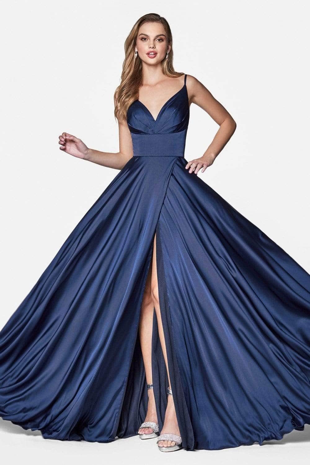 Robe en satin trapèze à col en V