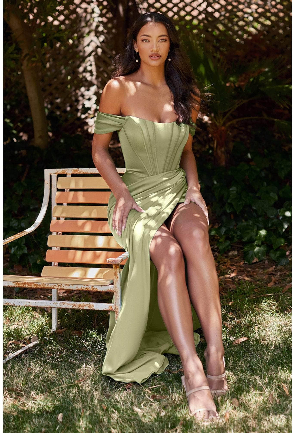 Robe corset en satin souple