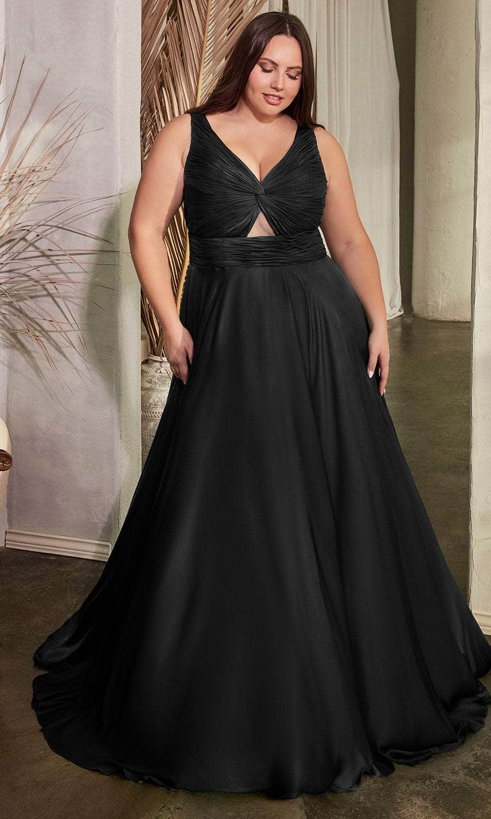 Robe de bal froncée à col en V et nœud
