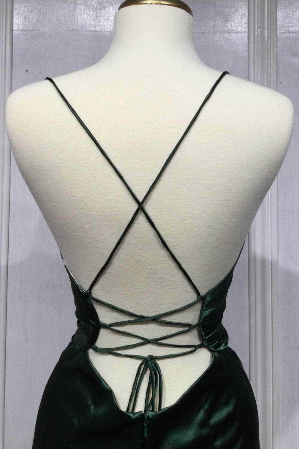 Vestido de graduación con drapeado metálico