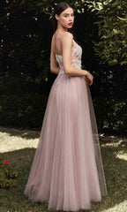Robe longue à décolleté plongeant en V