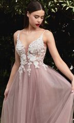 Robe longue à décolleté plongeant en V