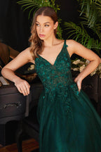 Vestido de graduación con apliques florales