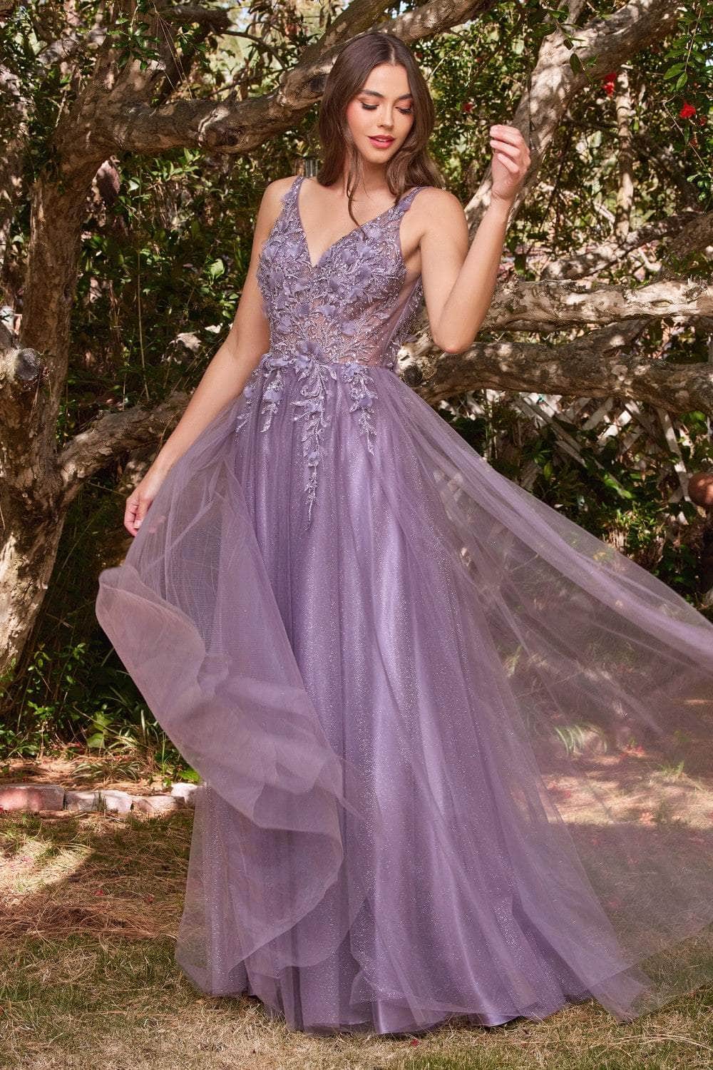 Vestido de graduación con apliques florales