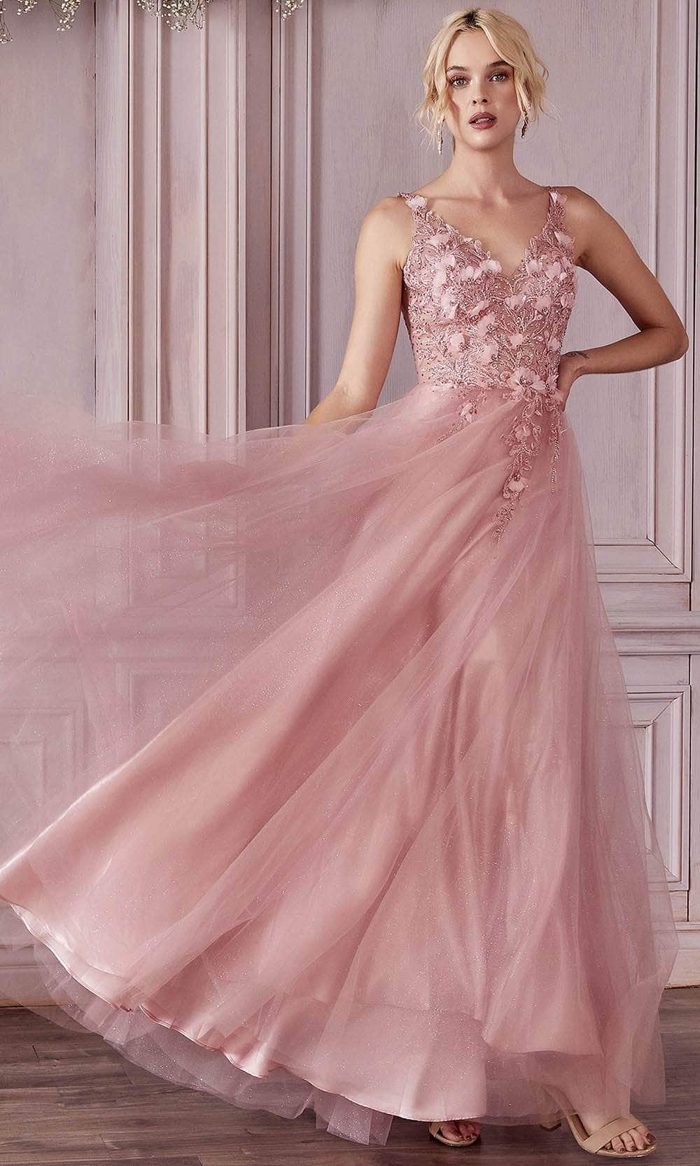 Vestido de graduación con apliques florales