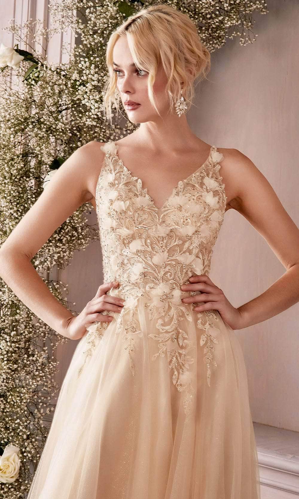 Vestido de graduación con apliques florales