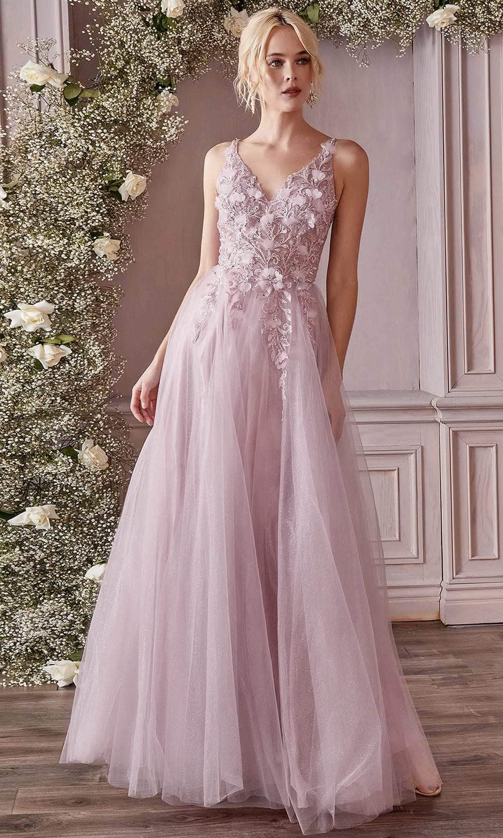 Vestido de graduación con apliques florales