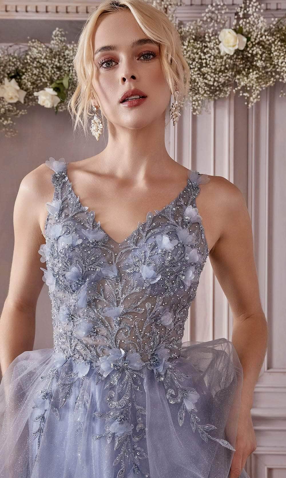 Vestido de graduación con apliques florales