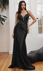 Vestido de graduación con detalle de fajín