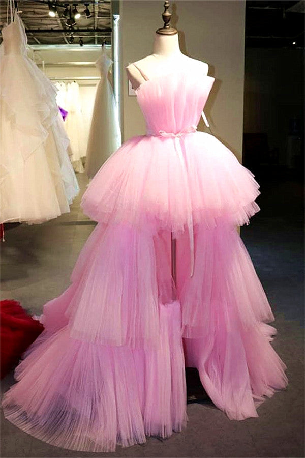 Dernières robes de bal roses en tulle, coupe trapèze, bustier et asymétriques.