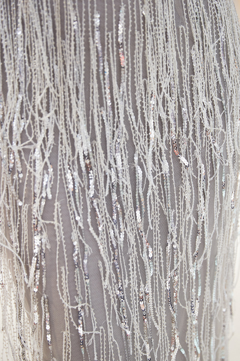 Dernière robe de soirée longue sirène en tulle à franges et perles, col en V