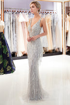 Dernière robe de soirée longue sirène en tulle à franges et perles, col en V