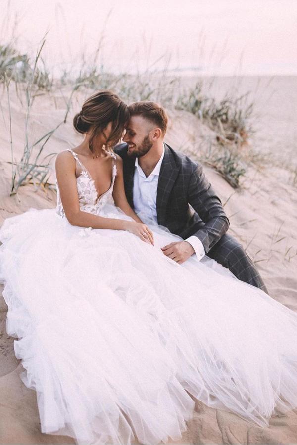 Robe de mariée d'extérieur en tulle à volants et dentelle, col en V, référence WD469