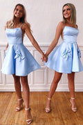 Vestido de fiesta azul claro con tirantes finos, lazo y corte en A, modelo PD396