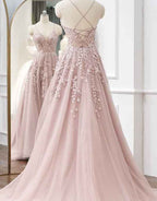 Vestido de fiesta de tul con tirantes finos, corte en A y apliques