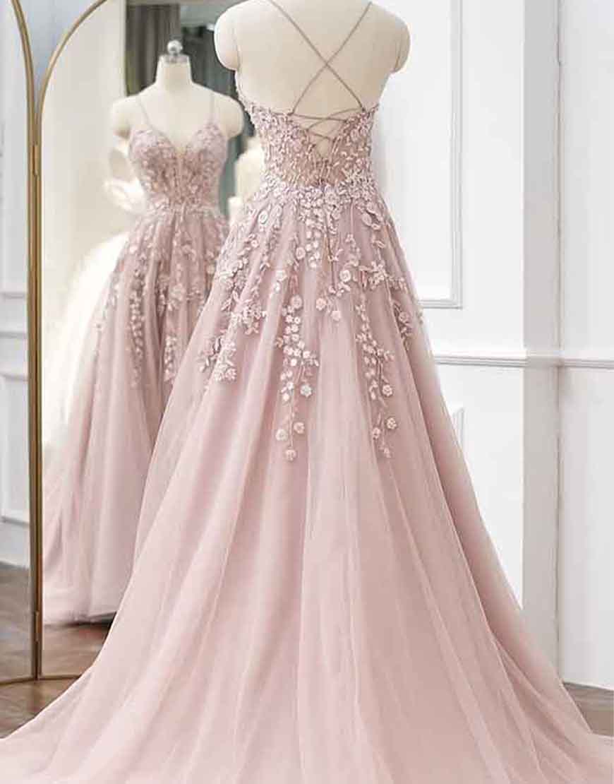 Vestido de fiesta de tul con tirantes finos, corte en A y apliques