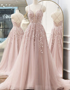 Vestido de fiesta de tul con tirantes finos, corte en A y apliques