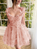 Vestido de graduación corto de tul estilo Aline con mariposas 3D