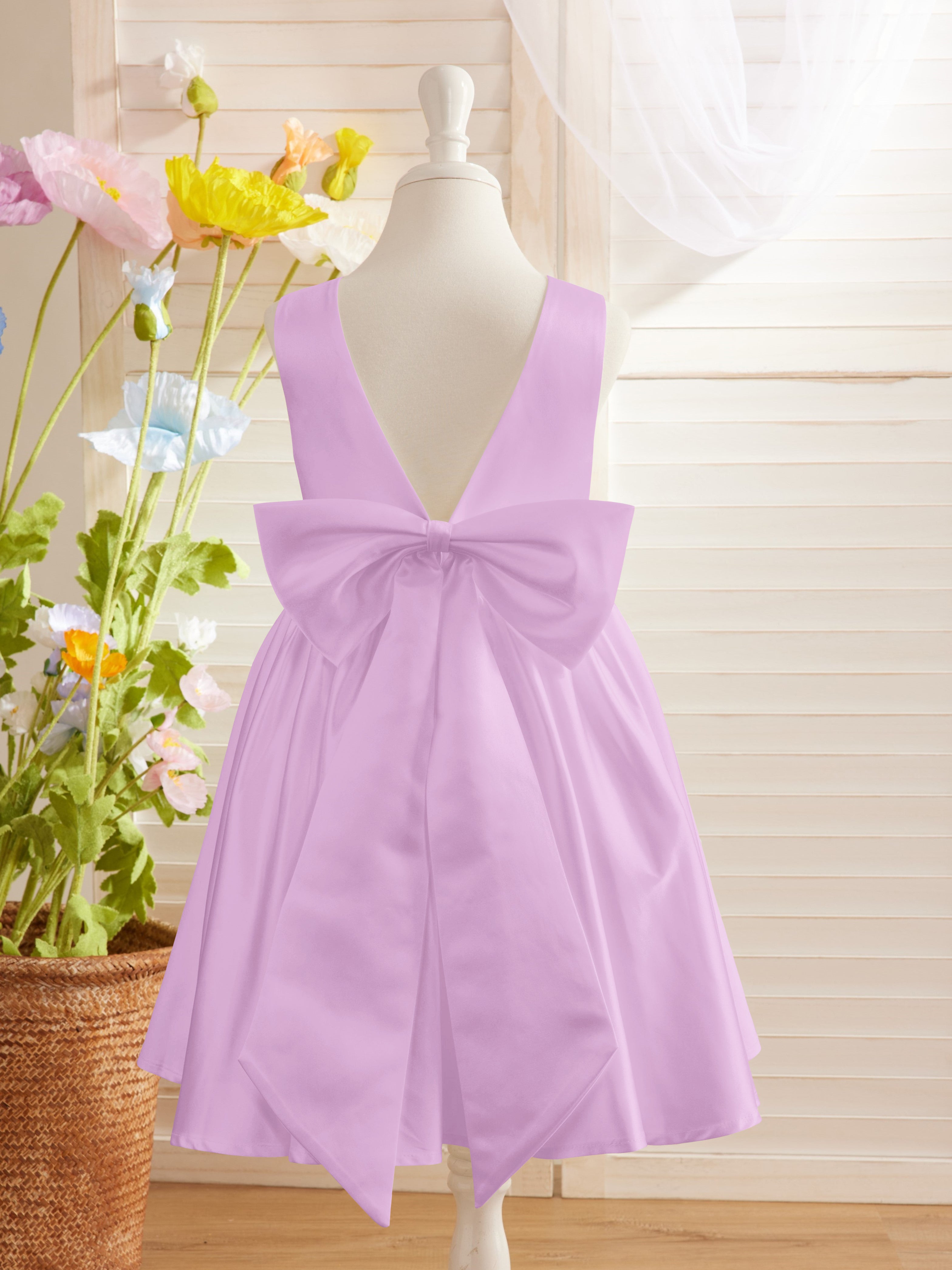 Elegante vestido de niña de las flores de satén con corte en A, espalda en V y lazo, hasta la rodilla 