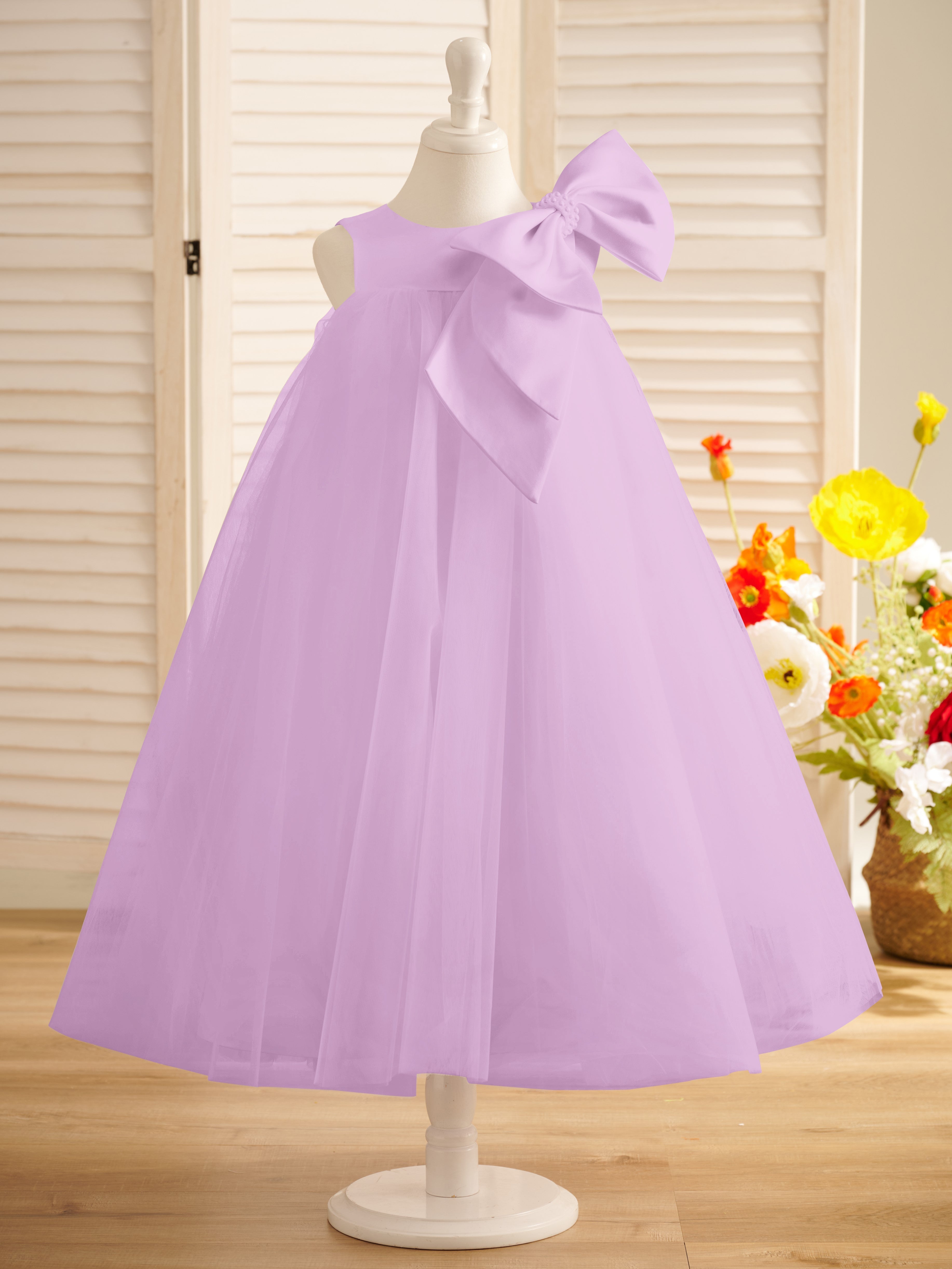 Vestido de niña pequeña de las flores, corte en A, con gran lazo y tul, hasta la rodilla. 
