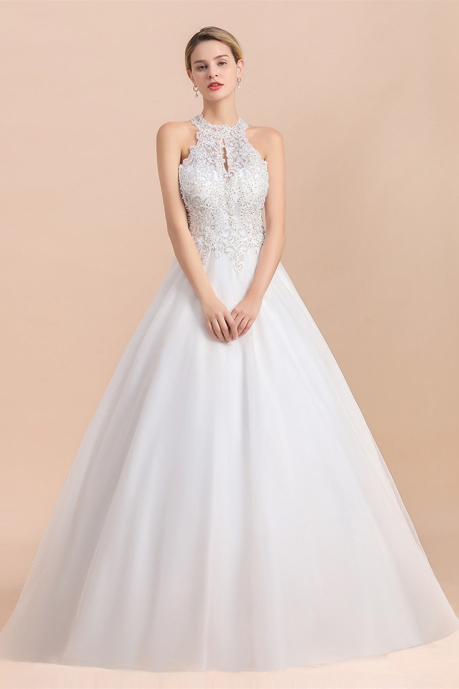 Vestido de novia largo de corte A, sin mangas, con apliques de encaje y lentejuelas, escote halter y apliques de encaje.