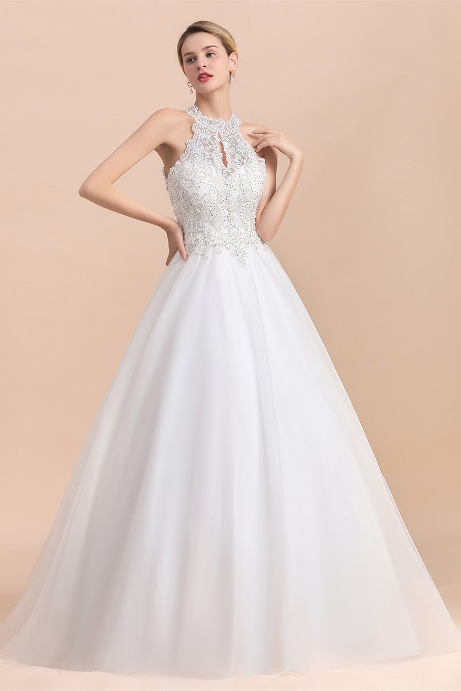 Vestido de novia largo de corte A, sin mangas, con apliques de encaje y lentejuelas, escote halter y apliques de encaje.