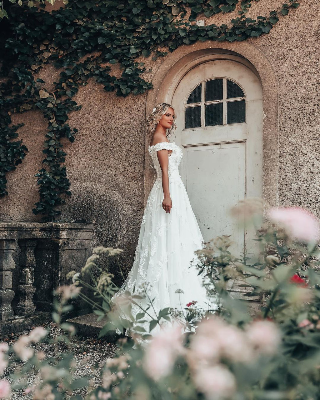 Vestido de novia largo de corte A con hombros descubiertos y estampado floral 3D con apliques de encaje